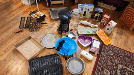 Mixed Kitchen Items Lot