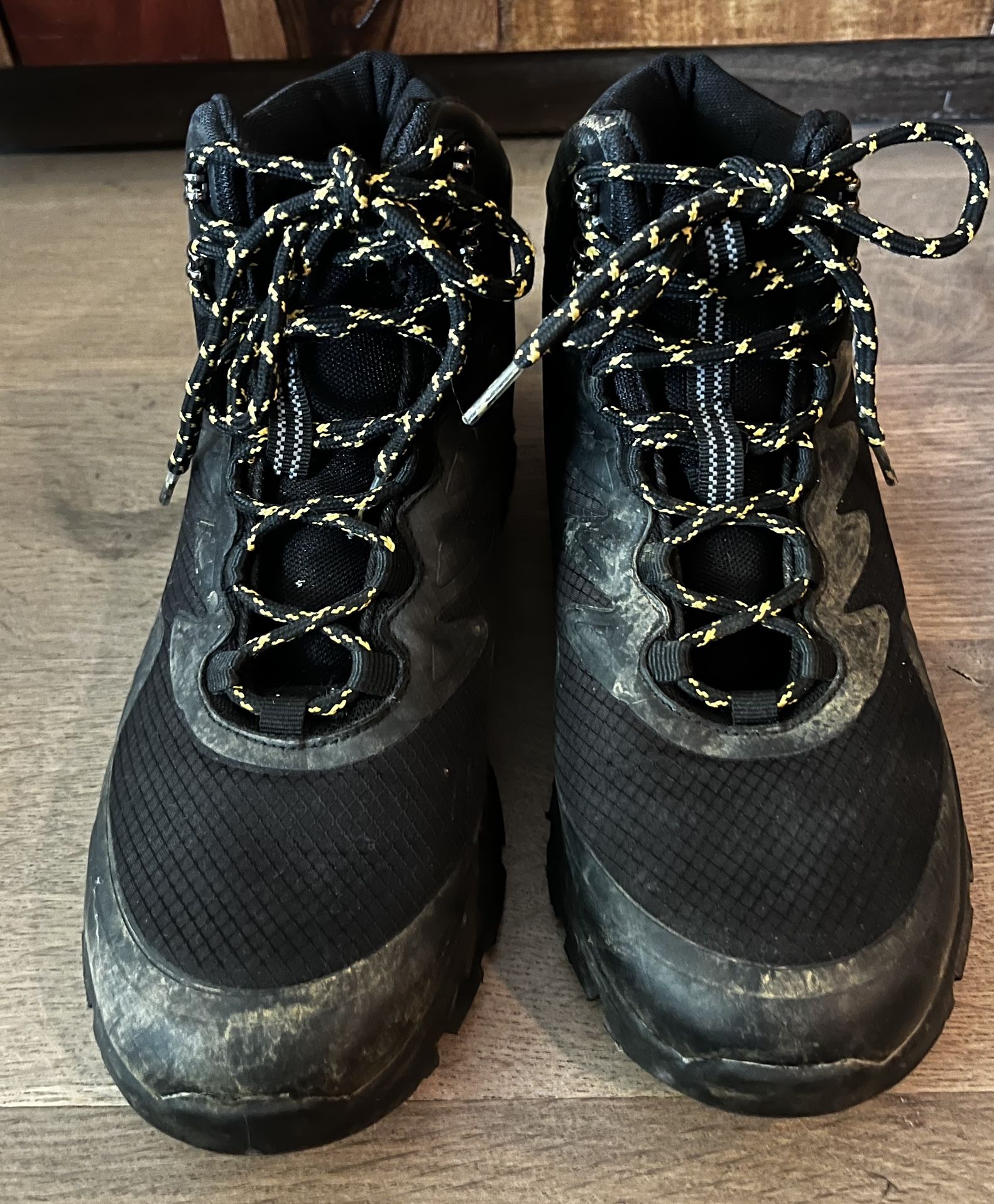 Womens Hiking Boots, size 9