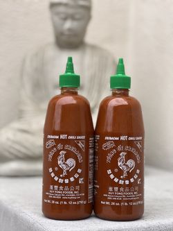 Huy Fong Foods Sriracha 28oz. (2 Pack) Brand New! Exp. 05/2025