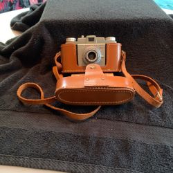 Kodak Pony I35 Camera, Model B w/case