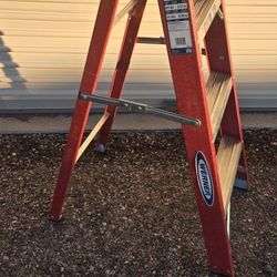 4' Fiberglass Step Ladder 