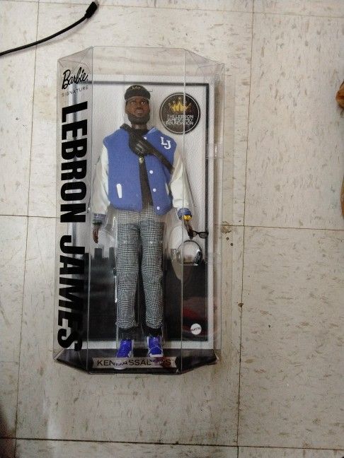 LeBron James Figure