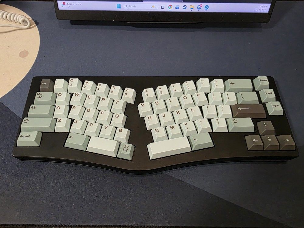 Ymdk Wings Rgb Ergo 65% Keyboard Black