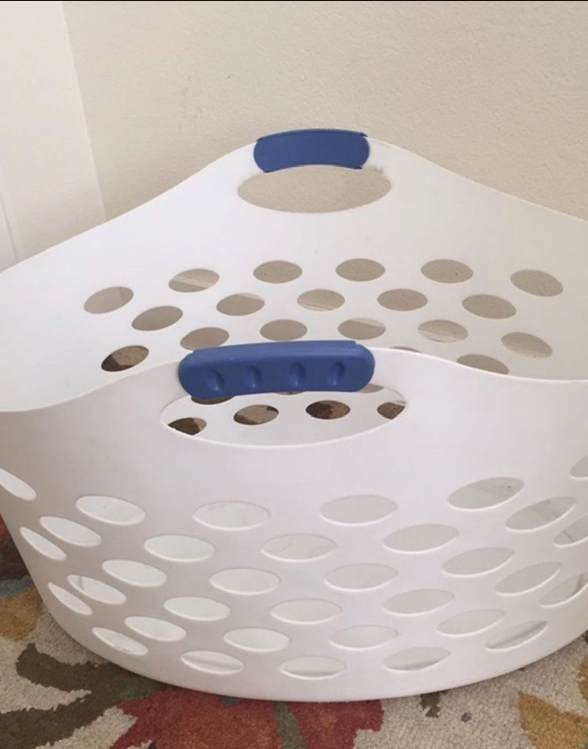 Rubbermaid flex and carry basket