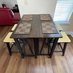 Folding table