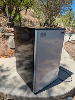 Magic Chef 4.5 cubic feet fridge