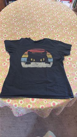 Women’s large black cat t-shirt