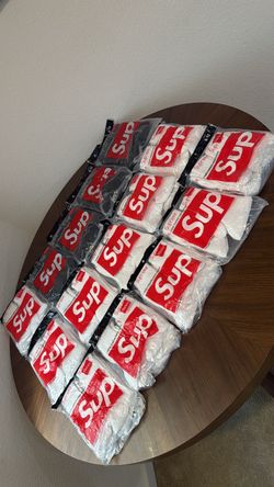 Supreme socks