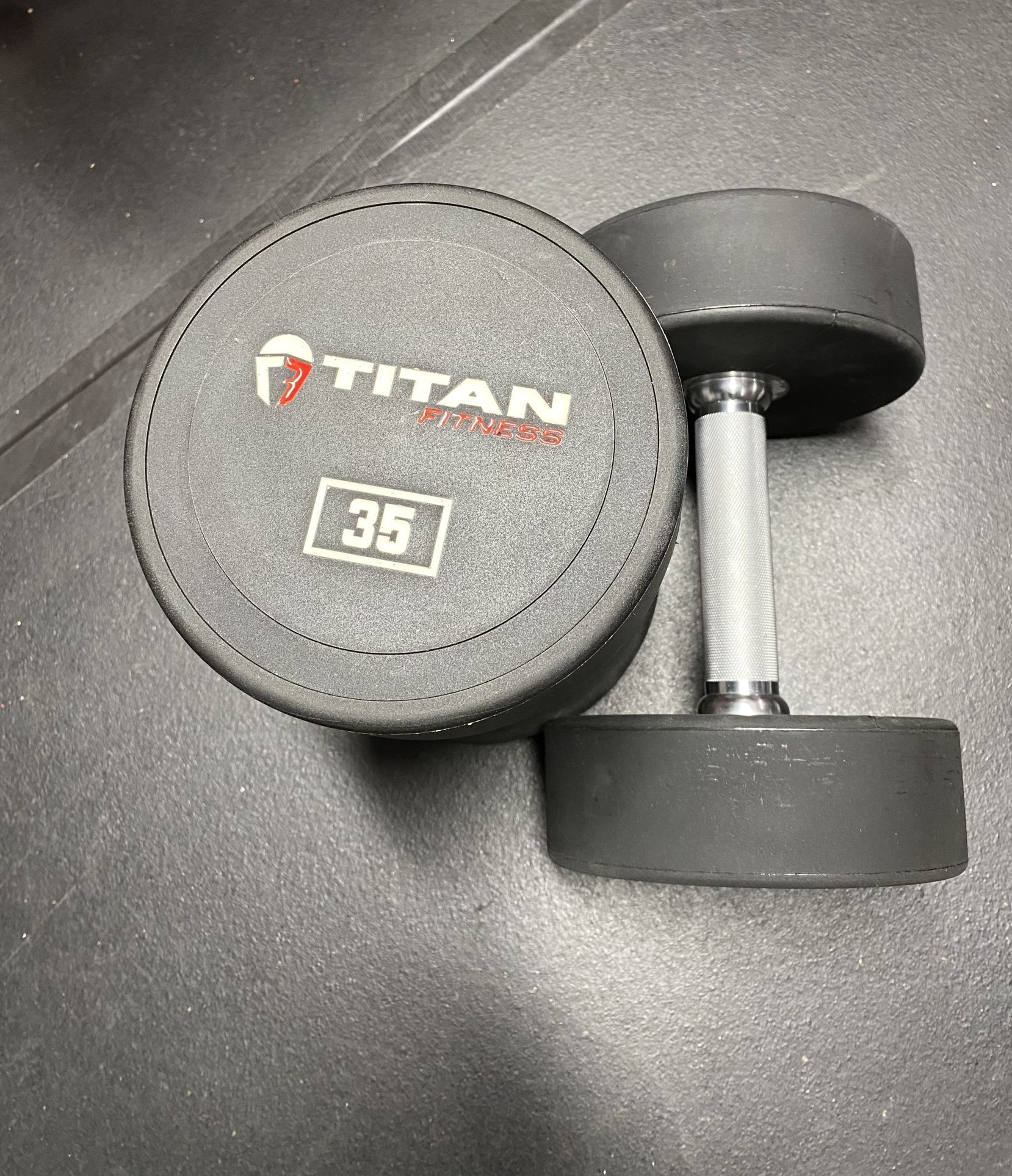 Titan Fitness 35 Pound Pair Round Urethane Dumbbells 