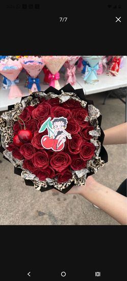 Ramo de flores naturales muy bonito para cualquier ocasión Mándeme mensaje si tiene preguntas aga su pedido ahora