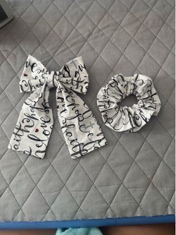 Bow and scrunchie set