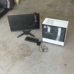 PC Gaming Set Up Complete 