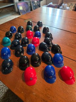 30 miniature mlb gumball batting helmets