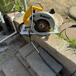 Dewalt Circular Saw 7-  1/4
