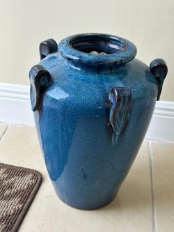 Decorative Blue Vase – Excellent Condition – Home Decor Accent