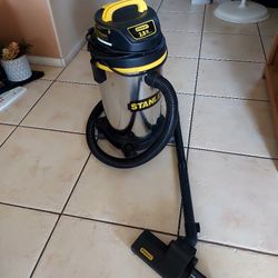 Stanley 4 Gallon Stainless Steel Wet / Dry Vacuum