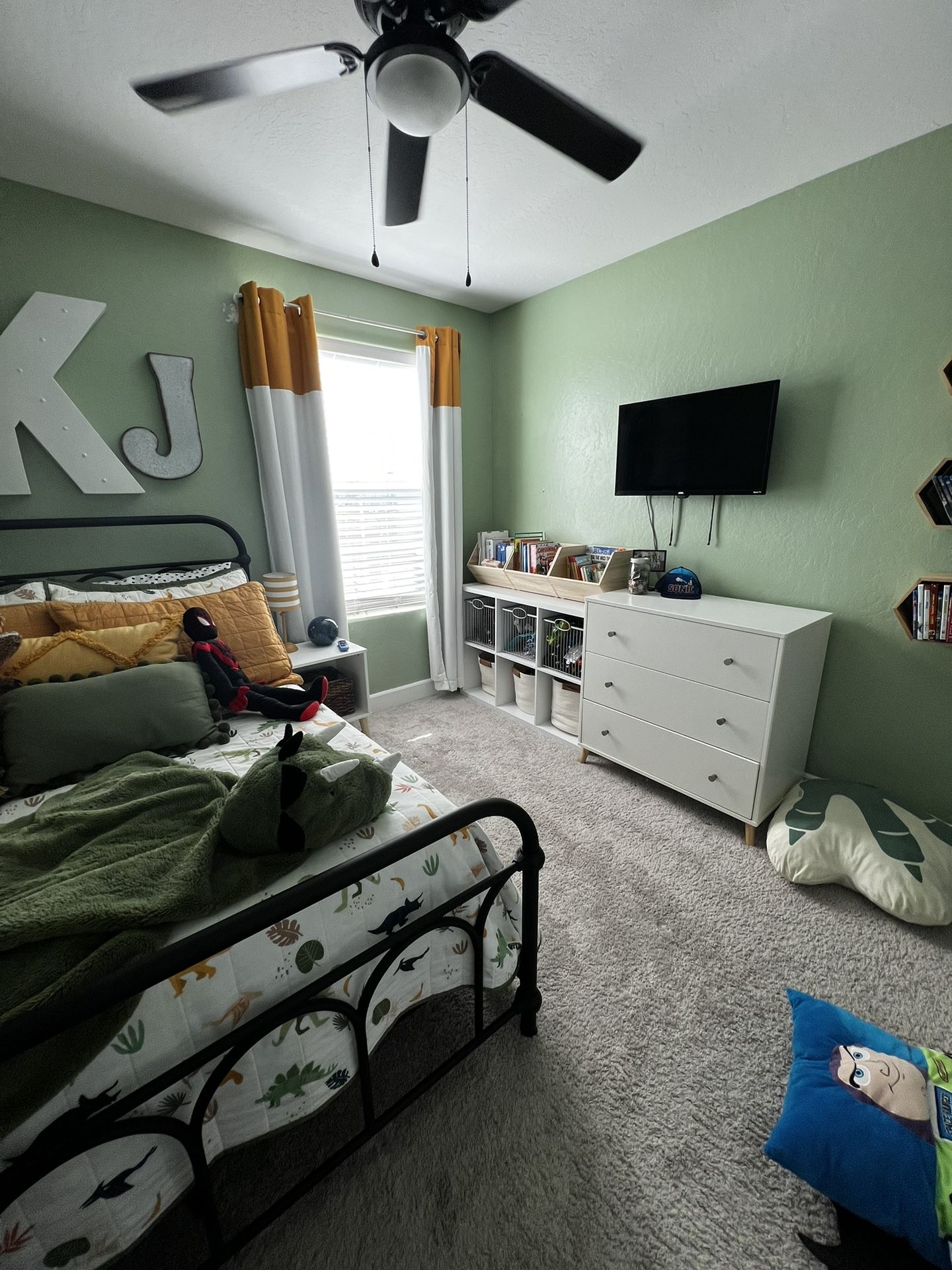 Curtain, Lamp & Night Light