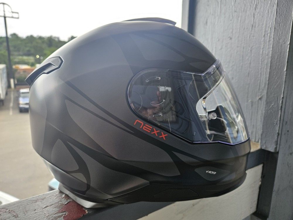 *BRAND NEW* Nexx Y100 Motorcycle Helmet (XL)