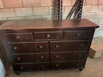 9 Drawer Wooden Dresser W/ Velvet