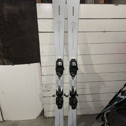 WOMENS SKIS SIZE 153. GREAT CONDITION ONLY USED 6 TIMES. BOOTS WOMEN SIZE 8. 