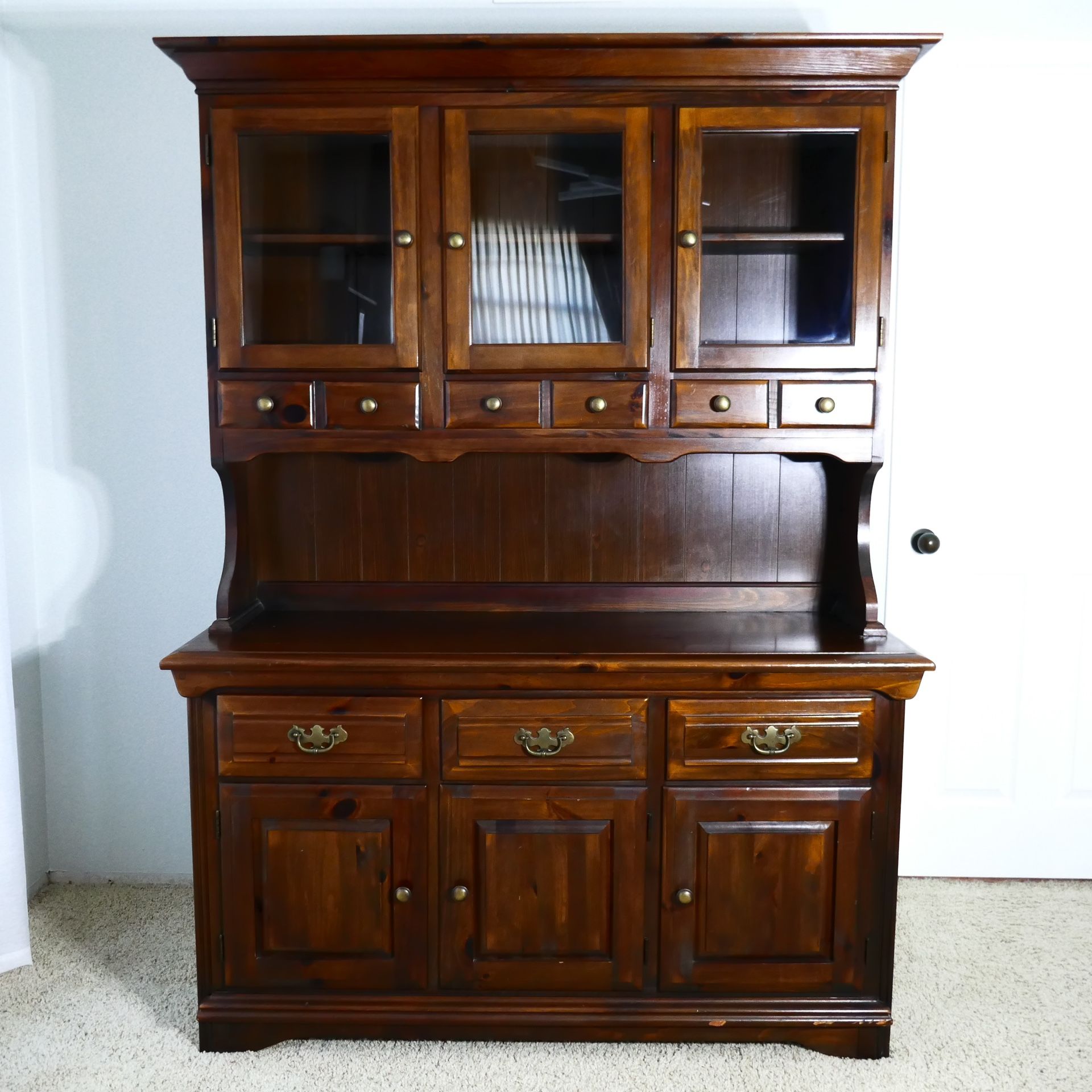 Vintage Young-Hinkle Dining China Cabinet Sideboard w/Bar Hutch Plymouth Pine