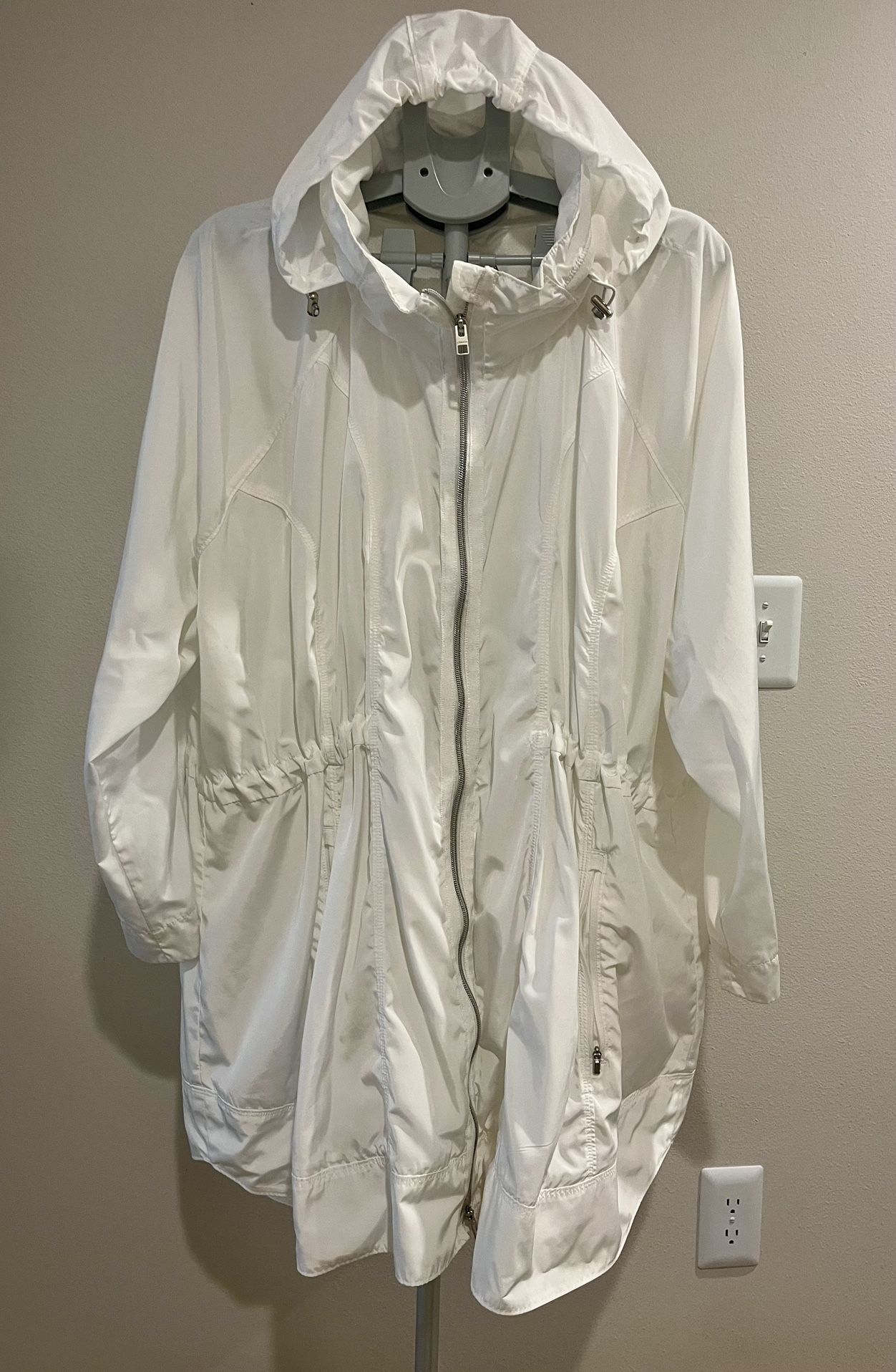 Athleta Jacket Womens 2X White Drip Drop Hooded Athletic Windbreaker Athleisure