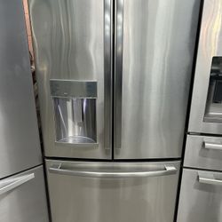 28 Cubic Foot Stainless French Door Refrigerator With 2 Ice Makers 