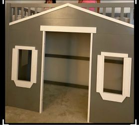 🏡 Twin Size House Bed for Sale – Mattress Included!