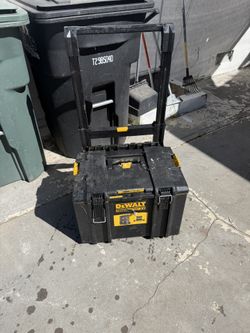 Dewalt Packout bottom On Wheels