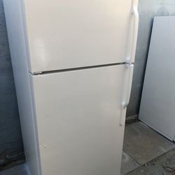 Whirlpool top and bottom refrigerator white