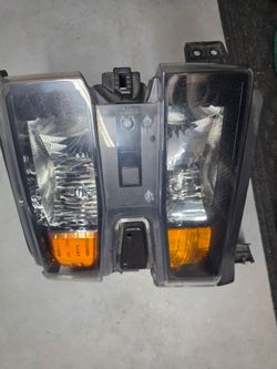 2022–2024 Chevy Silverado 1500 headlight