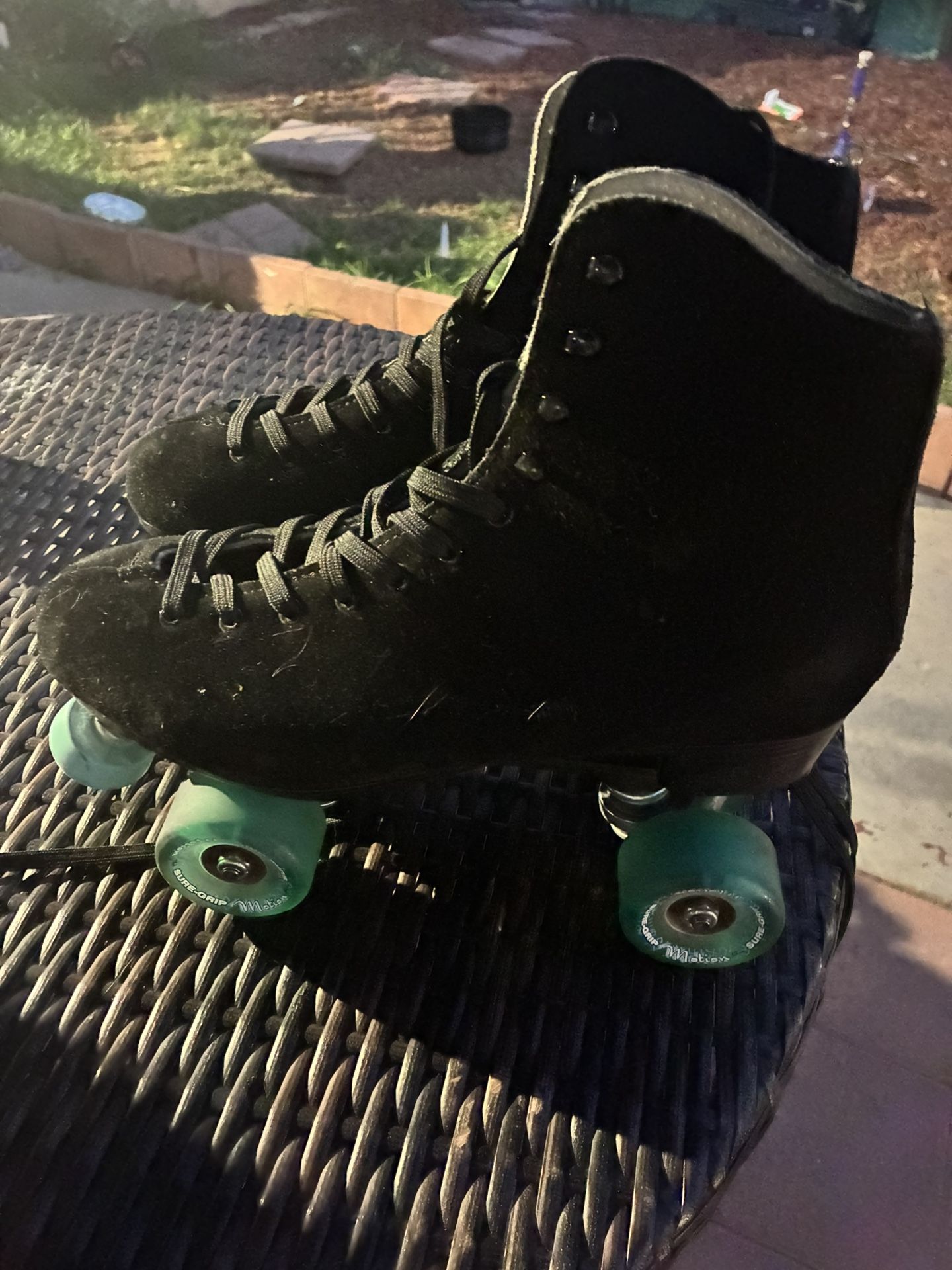 Roller skates 