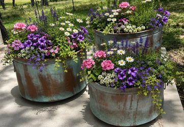 ***Metal Indoor/Outdoor Planters***