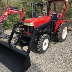 36hp 4x4 Tractor with brush hog very low hours