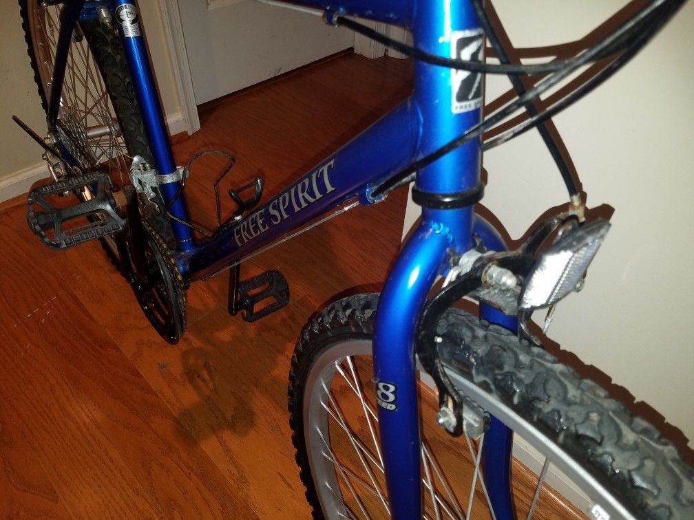 Free Spirit Crestwood Mountain Bike 26 inch 18 speed good condition for Sale in Virginia Beach VA OfferUp