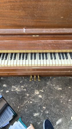 Story & Clark Piano