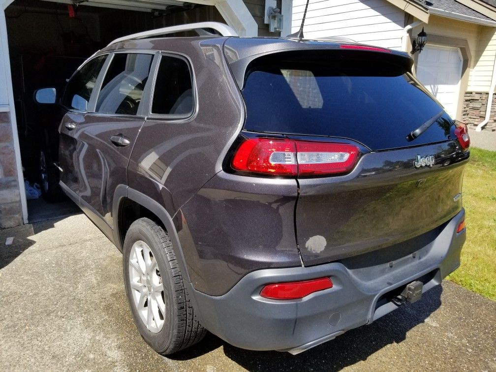 2014 2018 Jeep Cherokee tailgate , grey paint code PAU for Sale in
