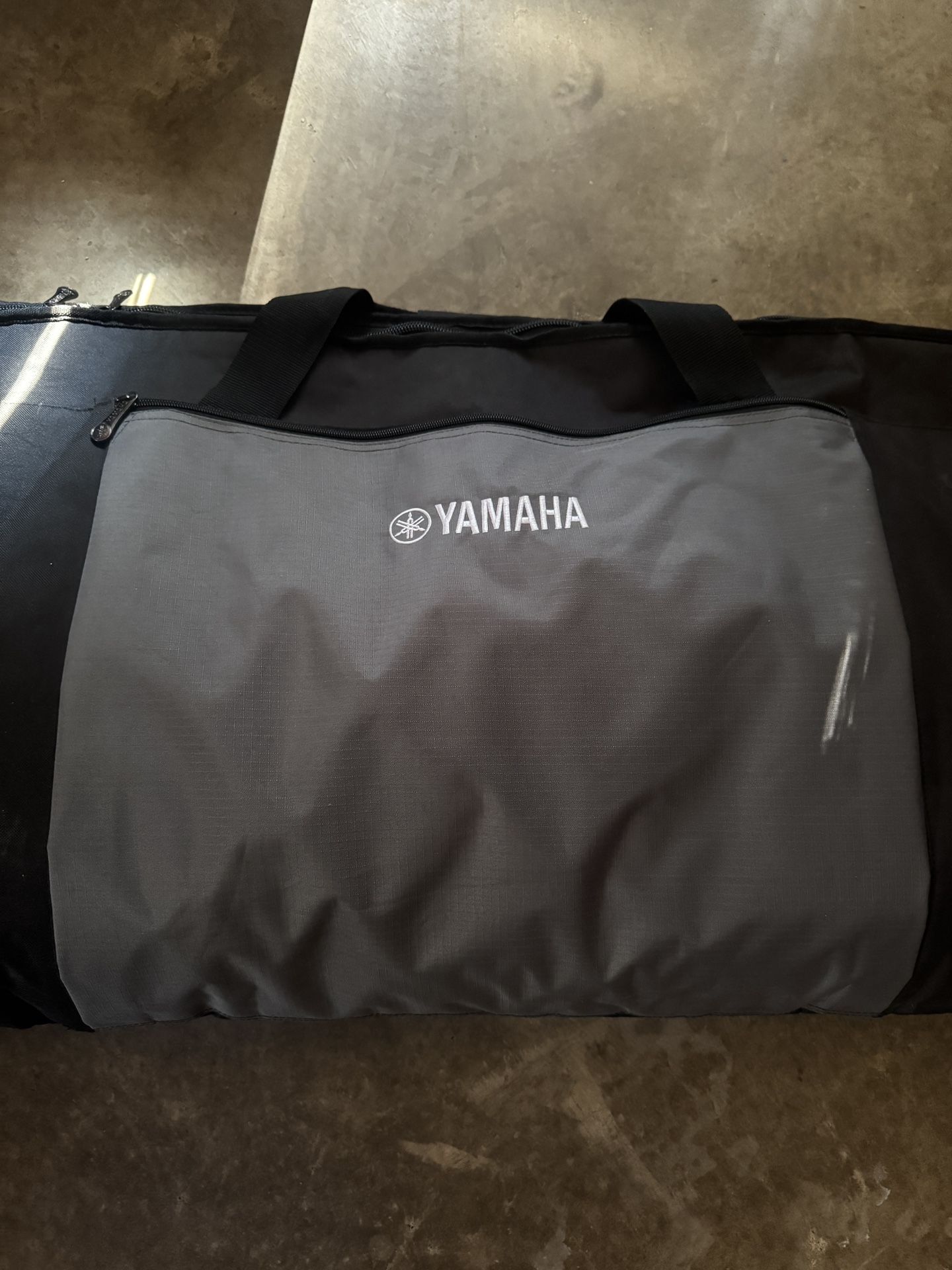 Yamaha P-125 fully functional & comes with a Yamaha piano cover/bag