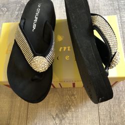 Sandals With Diamond Accessories Size 6