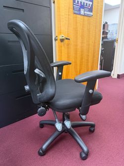 Black Mesh Ergonomic Office Chair