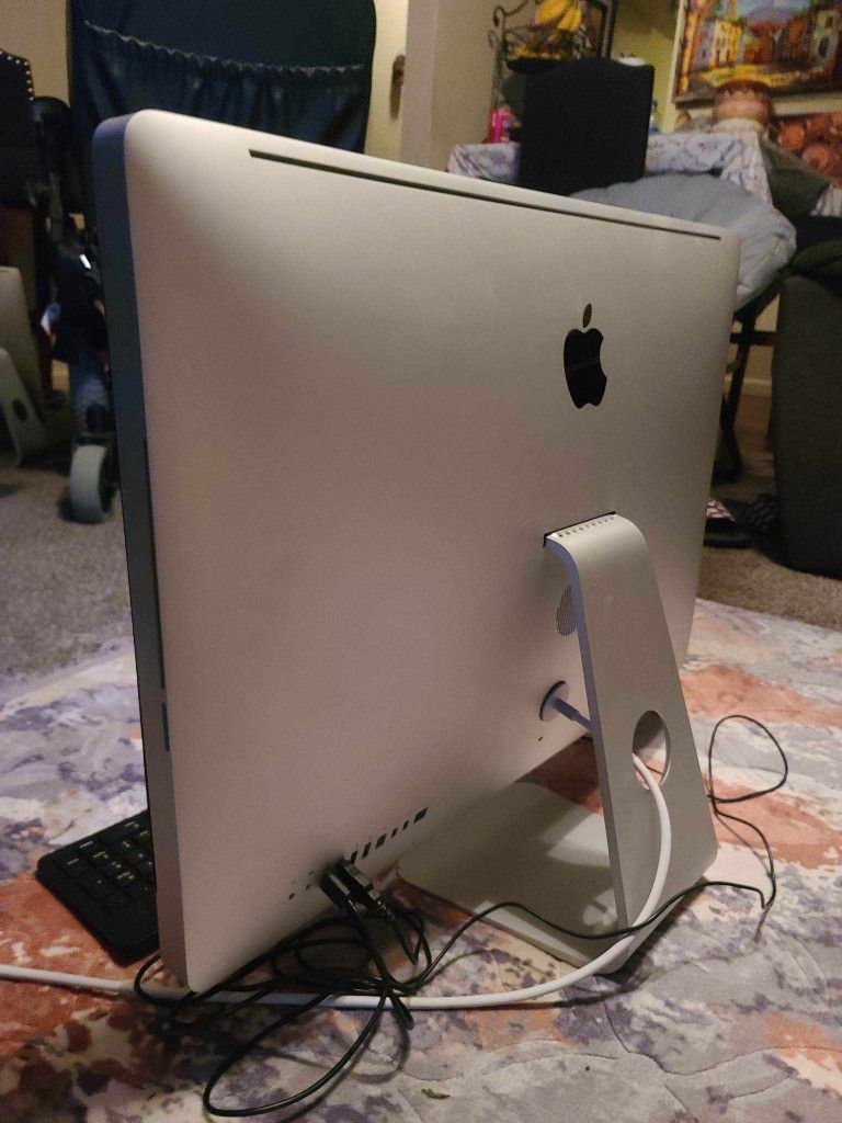 Computadora De Escritorio Apple Imac De 21.5 Pulgadas Procesador i3 Con Programas