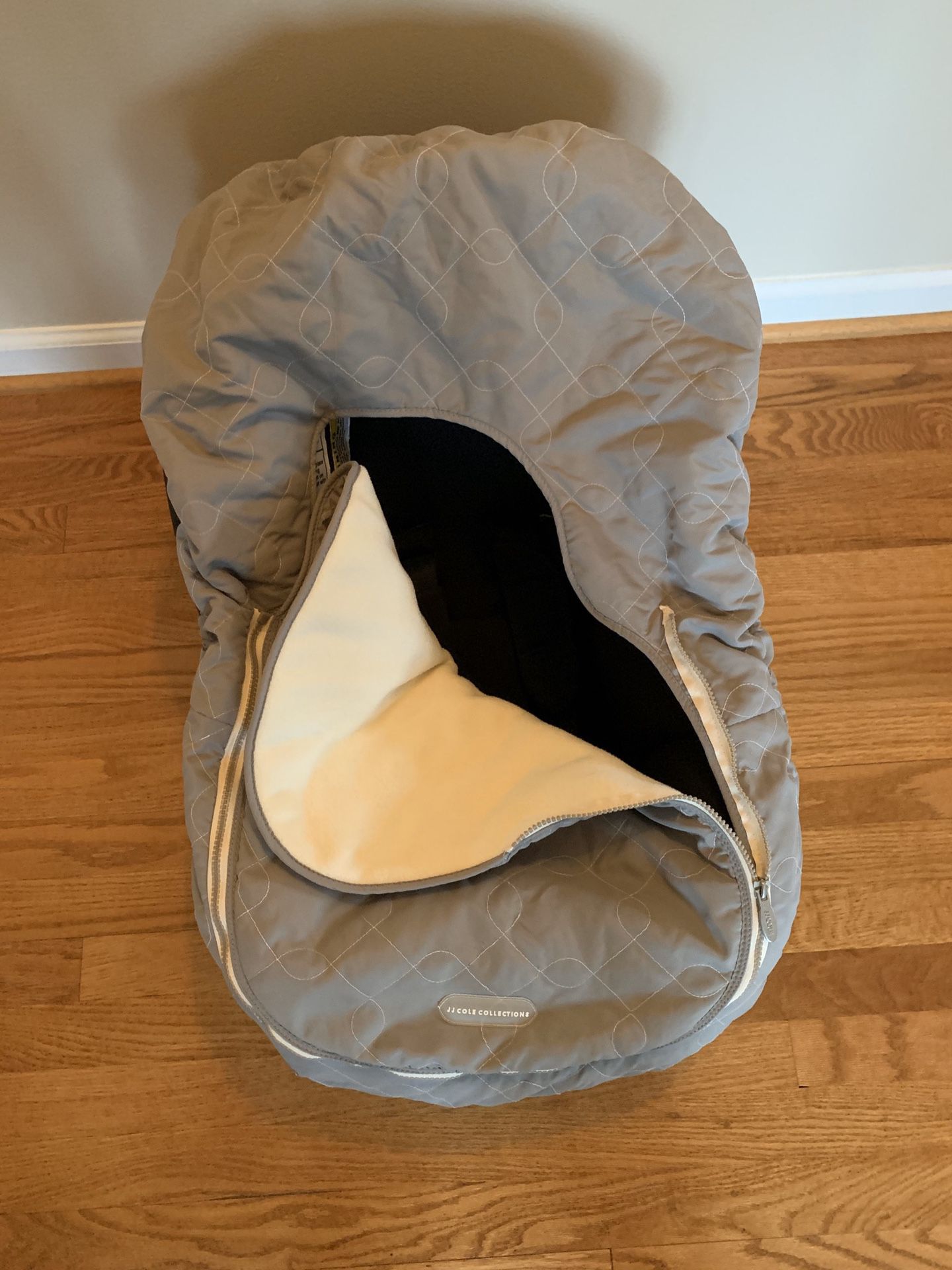 Winter baby car seat cover (JJ Cole)