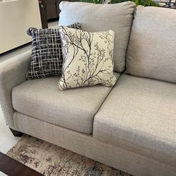 Ashley 415-01 sectional✔️ we have delivery 👌 only $49 down 🤗 (Price:$1899)