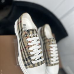 Burberry Sneakers 