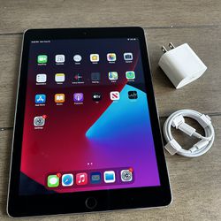 Wi-Fi Apple iPad 5th Gen 128GB 9.7in Touchscreen Tablet