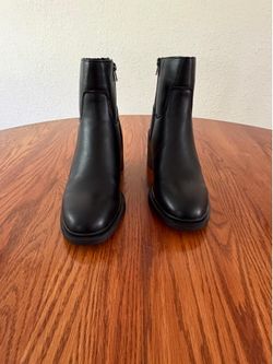 Size 9 new women’s black boots