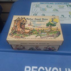 vintage kids shoe box/shoes