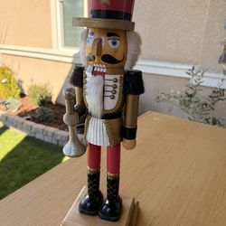 FAO SCHWARTZ Nutcracker 20" Tall