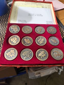 VINTAGE 12 PIECE CHINESE  ZODIAC COMMEMTERATIVE MEDAL TOKEN SET