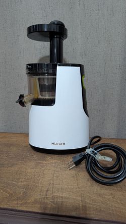 Hurom Slow Juicer with Containers & Accessories – Works Great